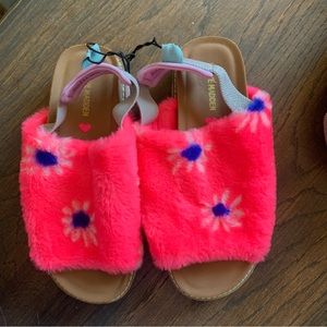 ☀️ Steve Madden furry flower slides
